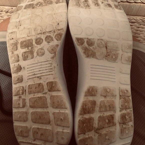 I clean shoes for super cheap - Picture 1 of 2